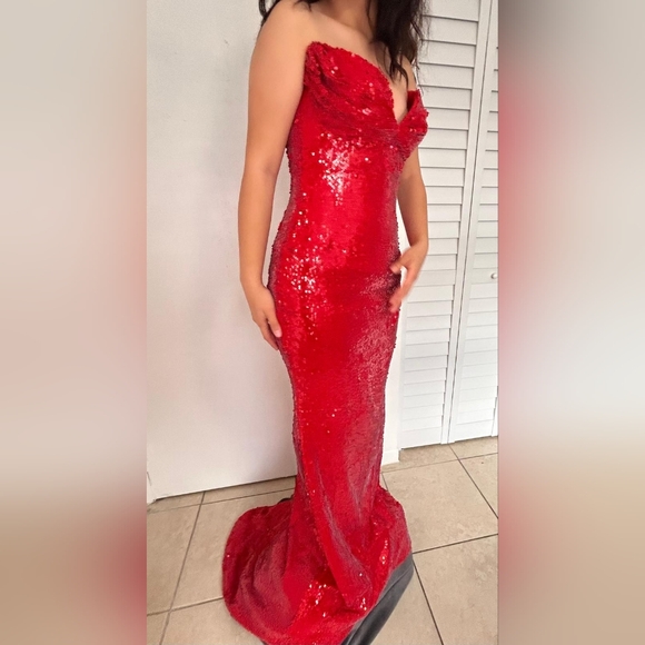💋DADONA AVDIU Strapless Red Sequin Mermaid Gown💋 - Picture 9 of 15